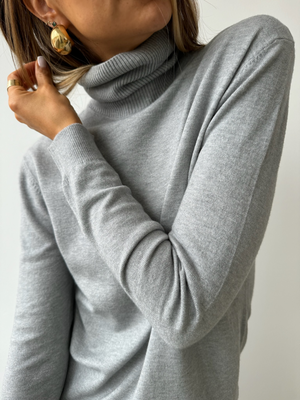 COMFY GREY TURTLENECK