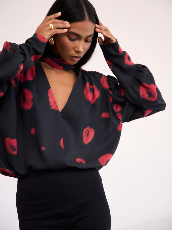 MOLLY BLACK POPPY SHIRT