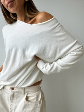 SILKY WHITE SWEATER