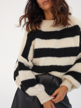 JELLY BLACK & WHITE SWEATER