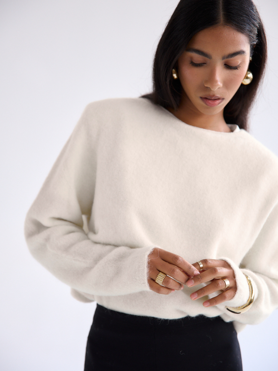 VELVET CREAM SWEATER